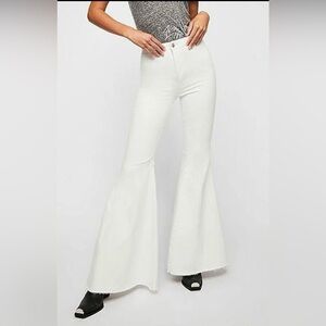 We The Free White big Flare jeans!